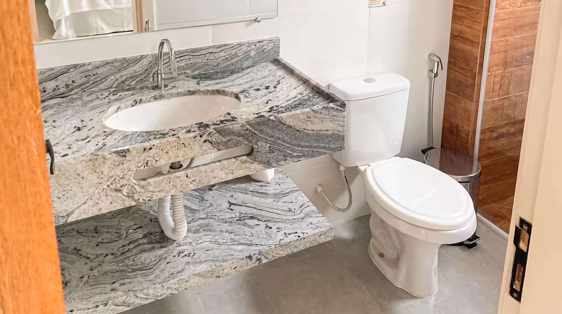 Quarto triplo e suítes da Pousada Aquino Mar para grupos e famílias em Paraty